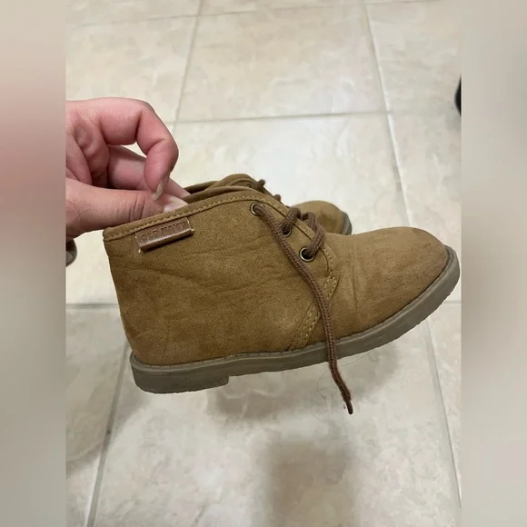 Old Navy Sueded Desert Boots For Toddler - Picture 7 of 10